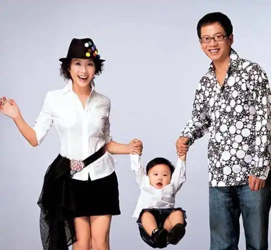 眼里她比巩俐还美,更幸运的是,她嫁了一个外籍老公_史可_黄小茂_工作