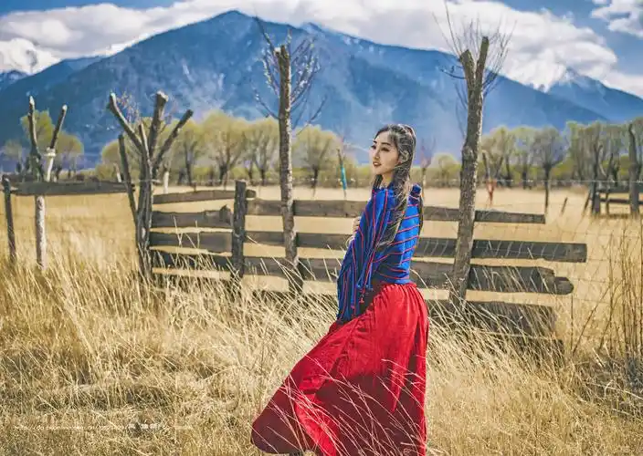 上一组 雪山下的女孩