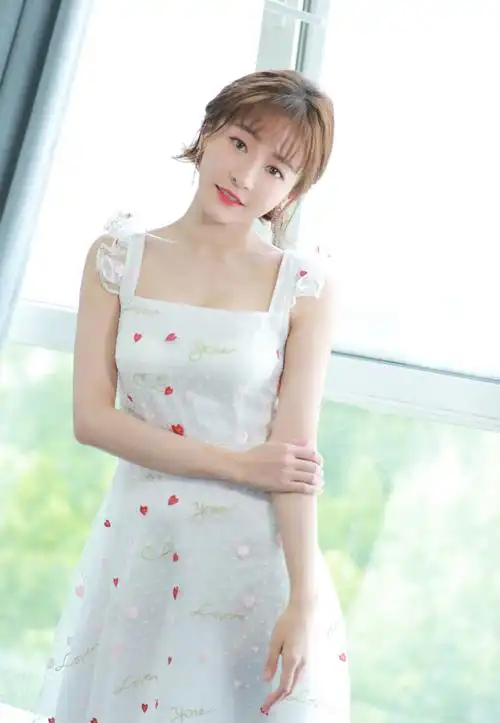 贡米甜美性感写真图片23