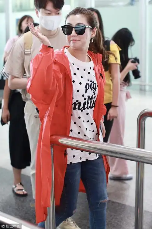1/ 5 搜狐娱乐讯(视觉中国/图文) 昨天(9月8日),selina任家萱现身北京