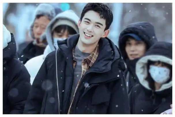 剧中,吴磊饰演的林亦扬从小傲娇又锋利,但随着年龄增长和遇到赵今麦