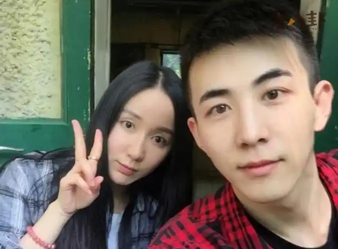 娄艺潇与李川的恋情公开时间,分手传闻及最新进展