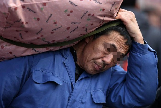 想要孩子体会父母的不容易不需强调付出要改变教育方式