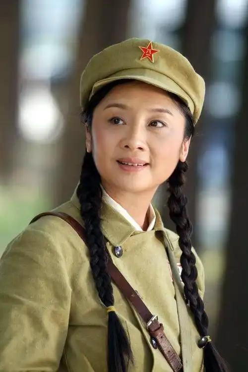 回顾唐静与王新军离婚后独自陪儿子长大如今的选择令人泪目