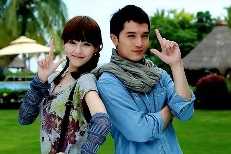 与唐嫣分手后,8年不谈圈内人,却在娶混血妻子后再度爆红_邱泽_许玮