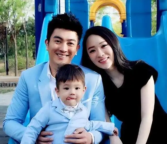 京圈富婆霍思燕手撕黄奕献媚王中磊私人飞机出行获杜江接盘