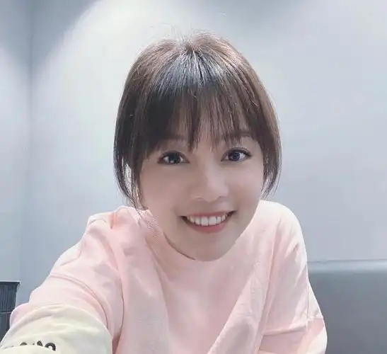 周渝民的妻子喻虹渊于十月二十二日三十五周岁,她在社交网站上晒出一