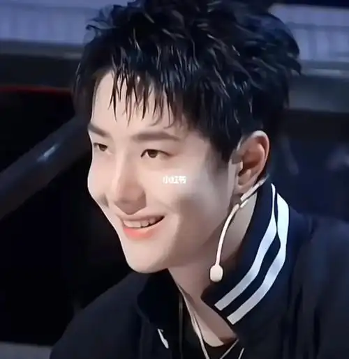 王一博的黑衣服