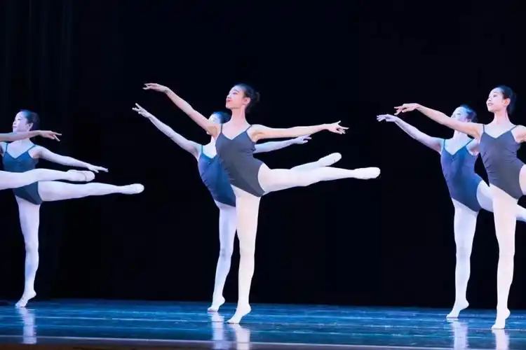 回顾中央民族大学舞蹈学院课堂教学荟萃精彩瞬间