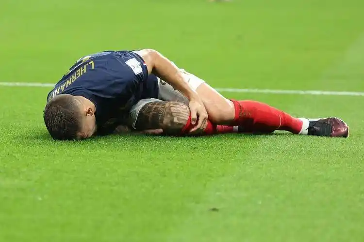 卢卡斯右膝前十字韧带断裂提起「前十字韧带损伤」,可谓是运动员的