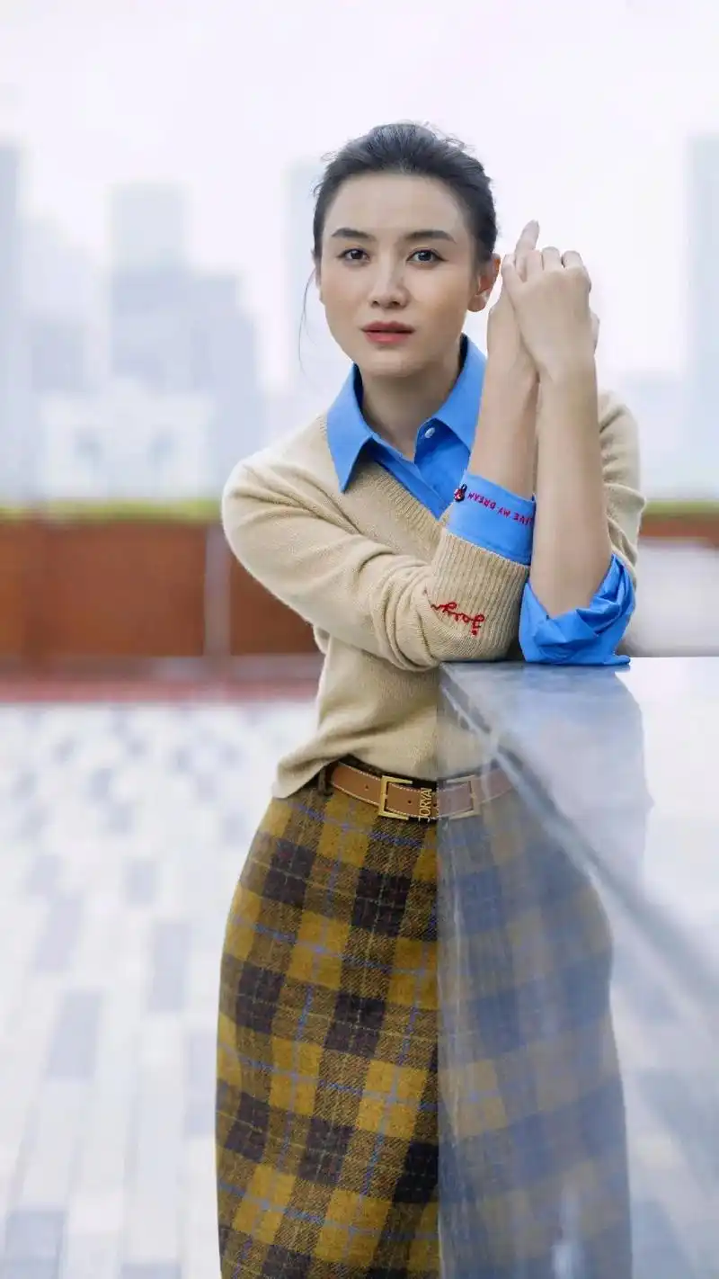 大气亲切 直爽率真#小宋佳穿搭 - 抖音