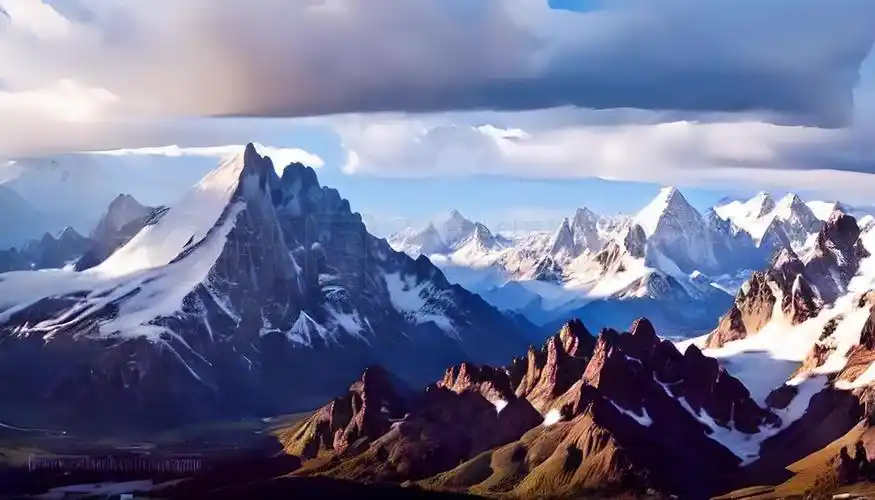 高原雪山湖泊河流地貌景观