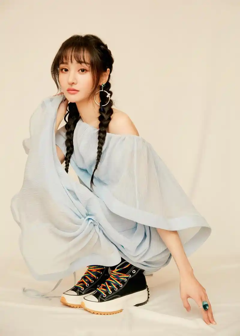 郑爽麻花辫很美了!