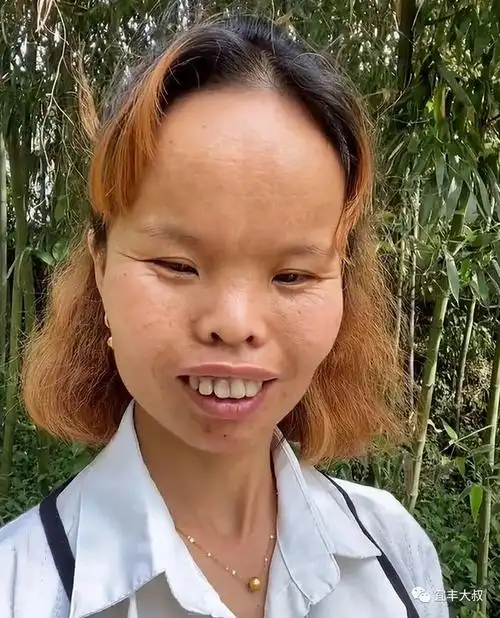 赣州女子一丑成名靠奇特长相圈粉百万自信程度不输凤姐