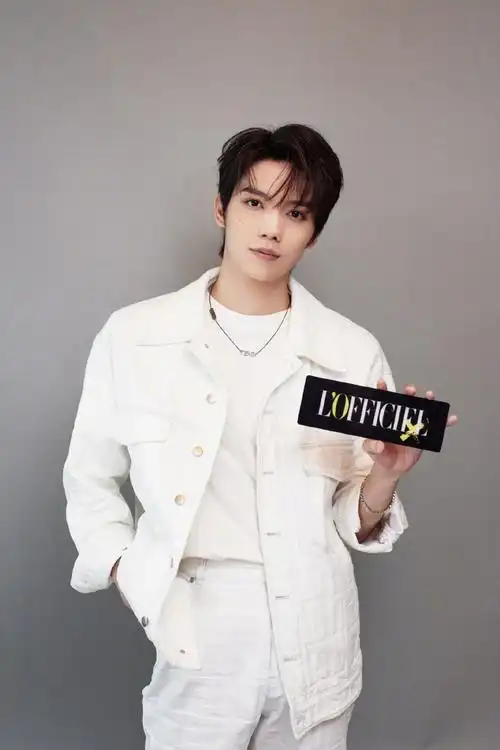 peekaboo手袋精湛的缝制工艺,与@陈冲@angelababy@许凯soso@zz