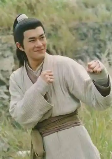 如古装穿越剧《寻秦记》,或是《圆月弯刀》,他能很好驾驭各类武侠角色