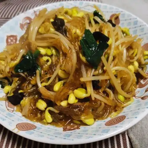黄豆芽炒粉条,非常简单的家常菜