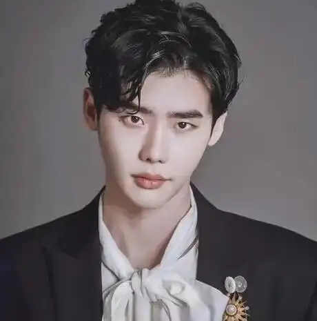 李钟硕短发造型回归妥妥的夏日男友风男友发型大全公开