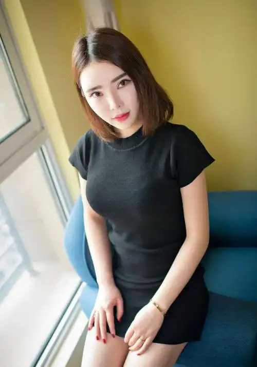 30岁的女人穿包臀裙充分的凸显女人成熟的味道