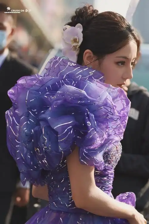 起猛了看到薰衣草花仙子了热巴穿紫色尊嘟好漂亮