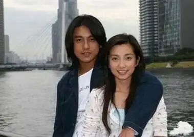 回顾4位老牛吃嫩草的女星有颜有钱偏对小鲜肉情有独钟