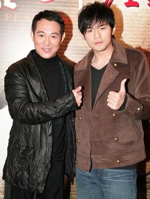 抛弃糟糠之妻,对利智百依百顺,李连杰远比你想象的更痴情