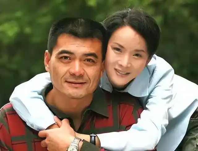 演员唐静:与王新军离婚后,独自陪儿子长大,如今的选择