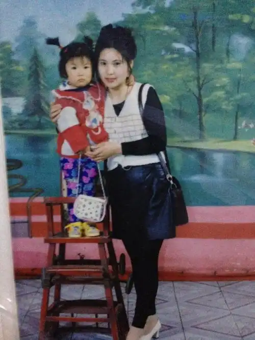 老照片70后的妈妈真的好漂亮