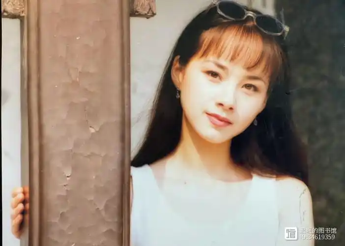 杨阳导演筹拍电视剧《牵手》,由当时知名演员吴若甫与蒋雯丽主演,何琳