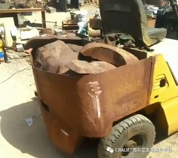 叉车另类配重你绝对没见过,高的让你难以置信