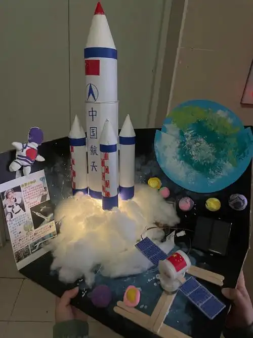 幼儿园亲子科技小制作,航天火箭手工模型