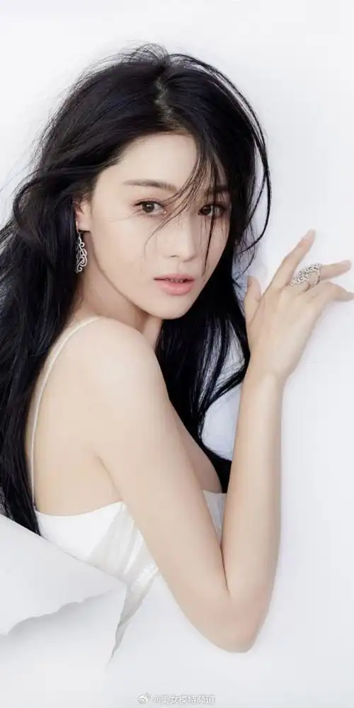 张馨予白色唯美甜美可人