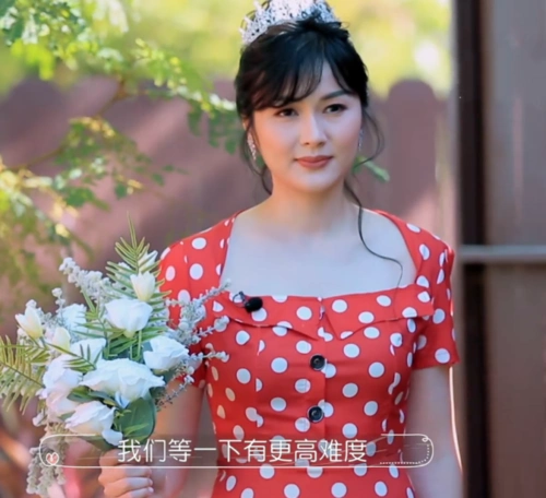 林丽吟穿公主复古婚纱当镜头拍到她正面难怪都说吴尊捡到宝了