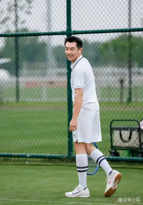 郑恺穿斐乐瞬间年轻了20岁啊!