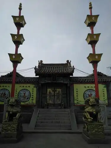 山西省清徐县东于镇的状元词.祠堂前面树立的三斗旗杆.