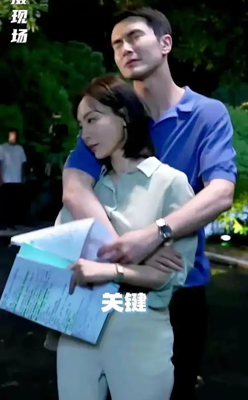 高伟光陈数演情侣23公分的身高差真不适合背后抱好尴尬啊