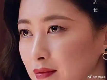 朱珠 不仅非常有气质,而且韵味十足,这梨涡一笑,我心都化了