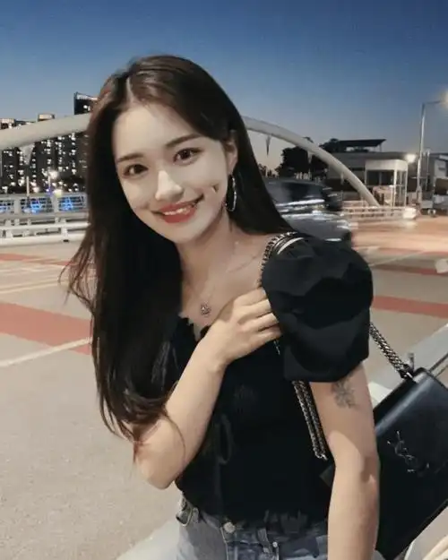 深深陷在酒窝里清纯系韩国小姐姐rojunghwa美照赏