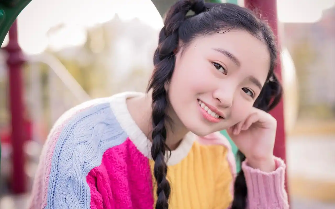 阳光女孩户外摄影写真高清桌面壁纸 第一辑