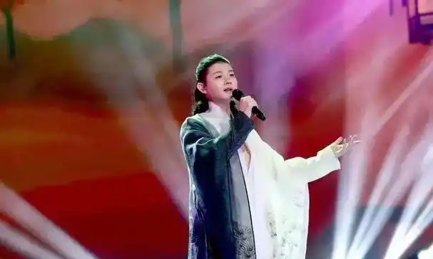 甜歌女神仲小萍:为了儿子30年不嫁,最终却落得凄惨的下场