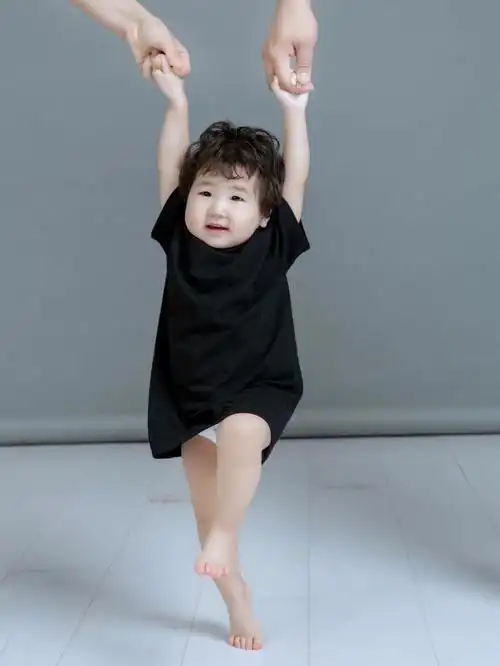 女明星快乐小孩