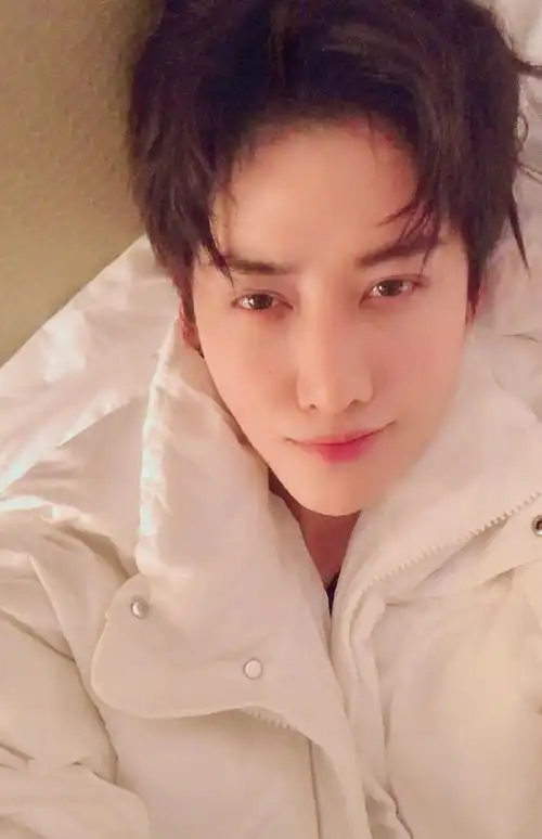 mike可爱搞怪自拍照图片