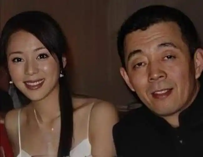 在学校毕业之后的蒋雯丽,经过几年打拼,事业终于有了起色,并与老公