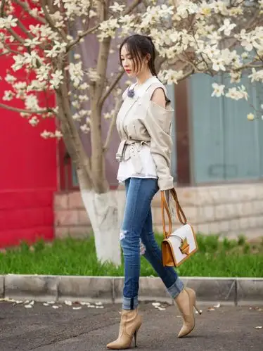 霍思燕为了抢镜拼了,竟拎着"咸鱼干"出场,味道不会太重?