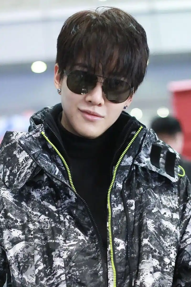 泰国男星mike(麦克·荣)近日针对前女友sarah(莎拉)提起诉讼.