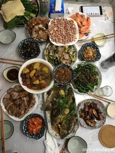 同事请我去家里吃饭,一桌子的菜,我却没吃饱,我太挑剔了吧?