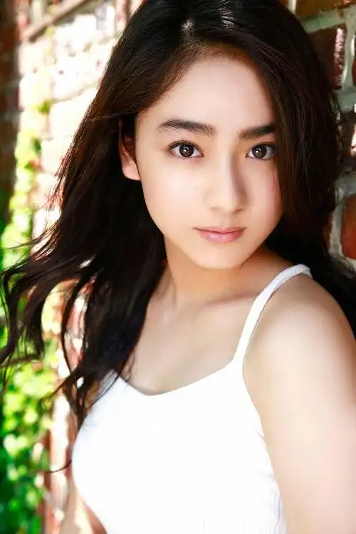 日本大胆比基尼美女写真图片可爱