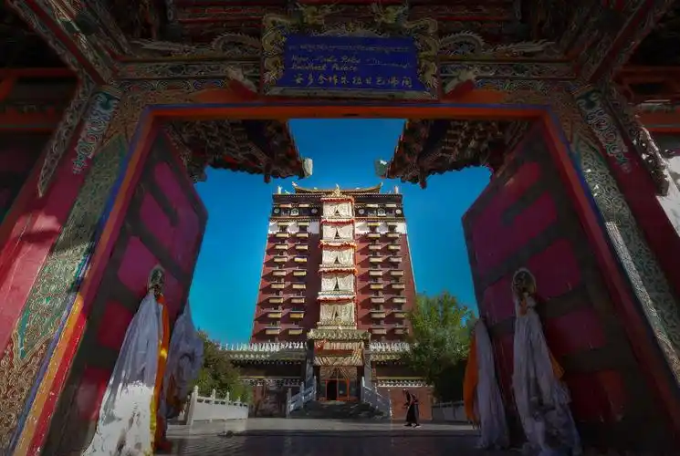 甘肃米拉日巴佛阁