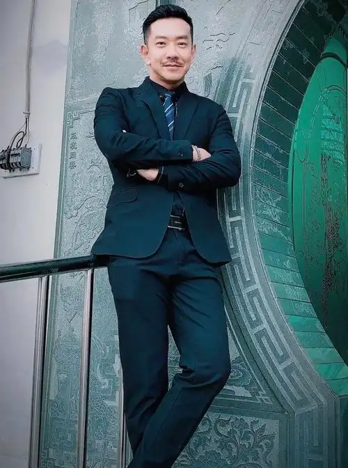 中国已经出柜的男明星(49岁台湾男星公开出柜,否认怂恿男友吸毒,暗示