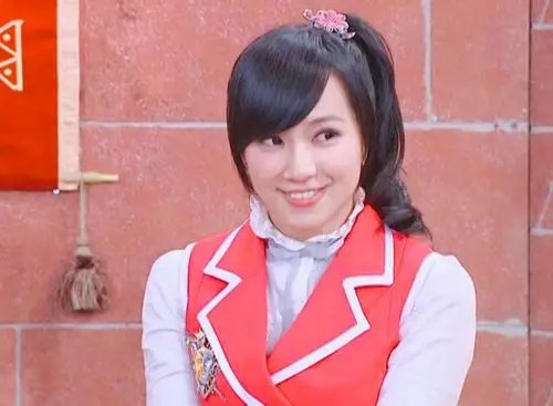 萌学园素材抱图关注